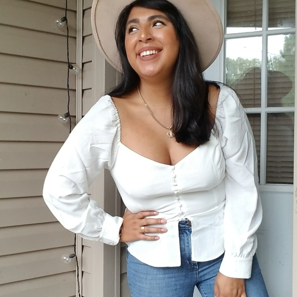BLANK SPACE WHITE BUTTON TOP - Picture 3 of 10